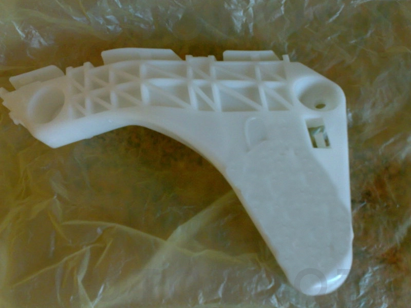 Крепление переднего бампера правое -  для TOYOTA RACTIS