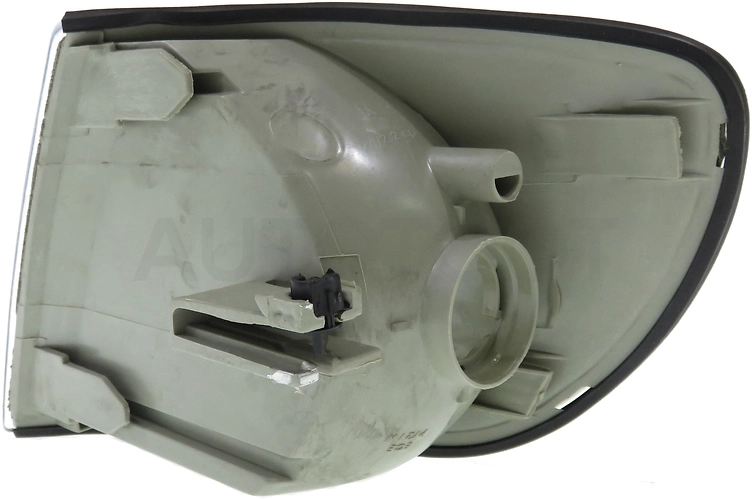 Указатель поворота угловой правый (белый) -ST4411512WR Sat для AUDI A6