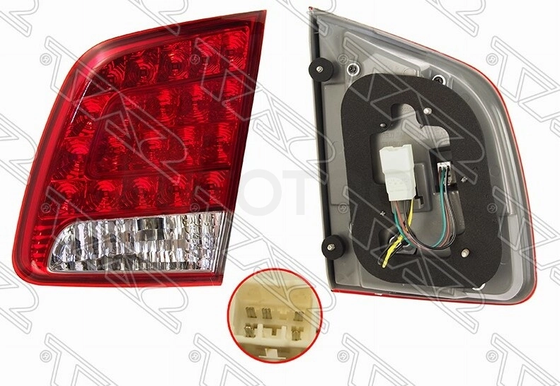 Фонарь в крышку багажника правый LED