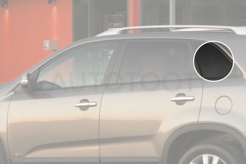 Стекло багажника боковое заднее левое -  для KIA SORENTO