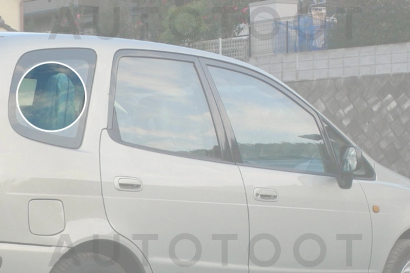 Стекло багажника боковое заднее правое -  для TOYOTA COROLLA SPACIO