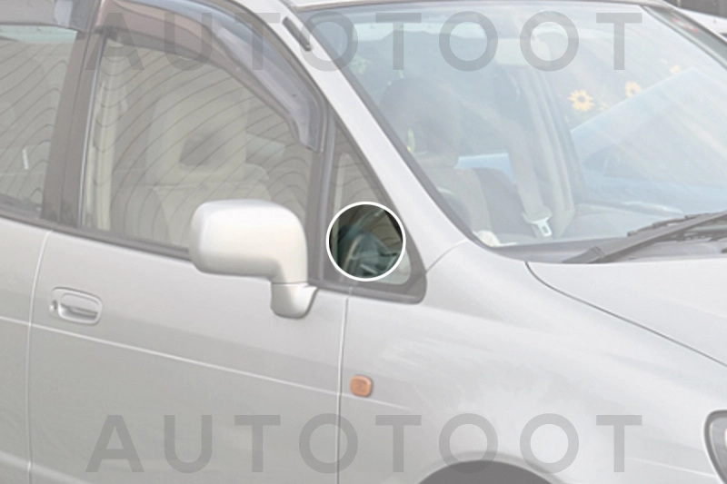 Стекло форточки (уголок) переднее правое -  для TOYOTA COROLLA SPACIO