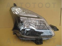 Фара правая -  для TOYOTA RACTIS