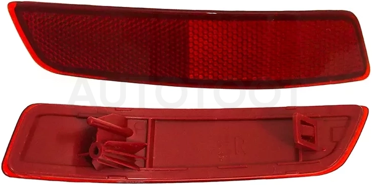 Отражатель Toyota Corolla (E180) 12-19 / Lexus ES 12-18 / GS 07-20 / GS F 16-18 (Справа)