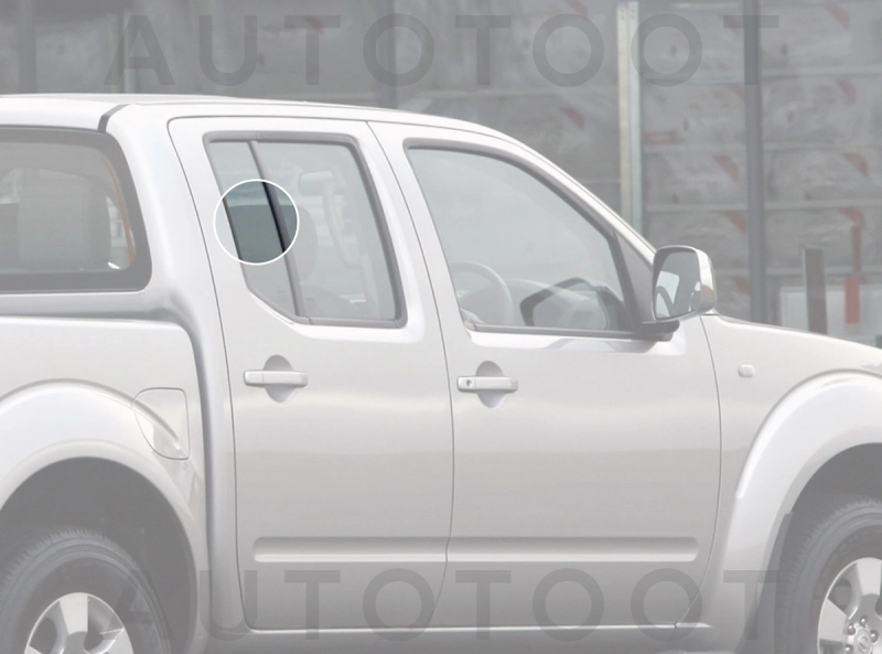Стекло форточки (уголок) задней правой двери -  для NISSAN NAVARA