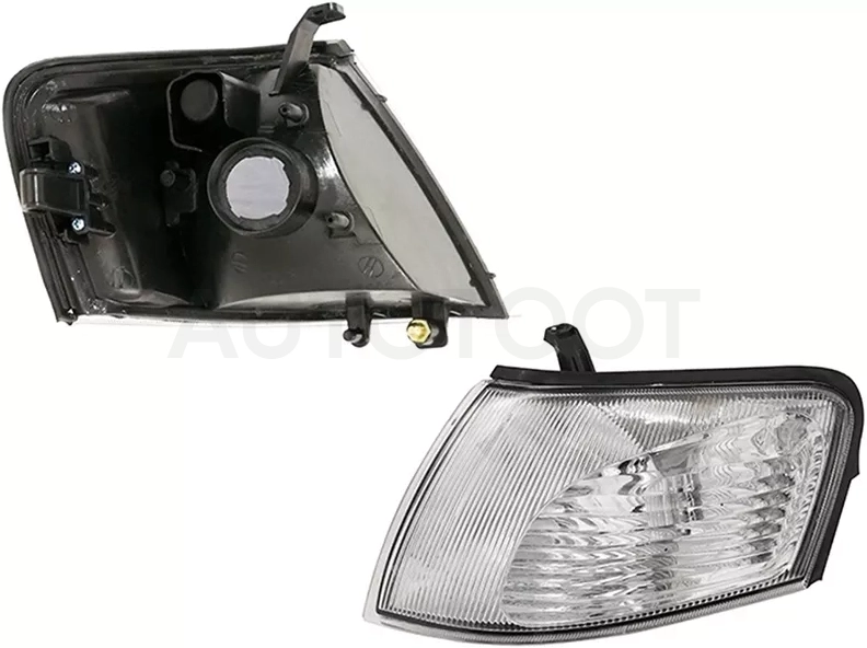 Габарит Nissan AD 99-02 / Wingroad 99-05 / Mazda Familia 98-08 (Слева/ белый)