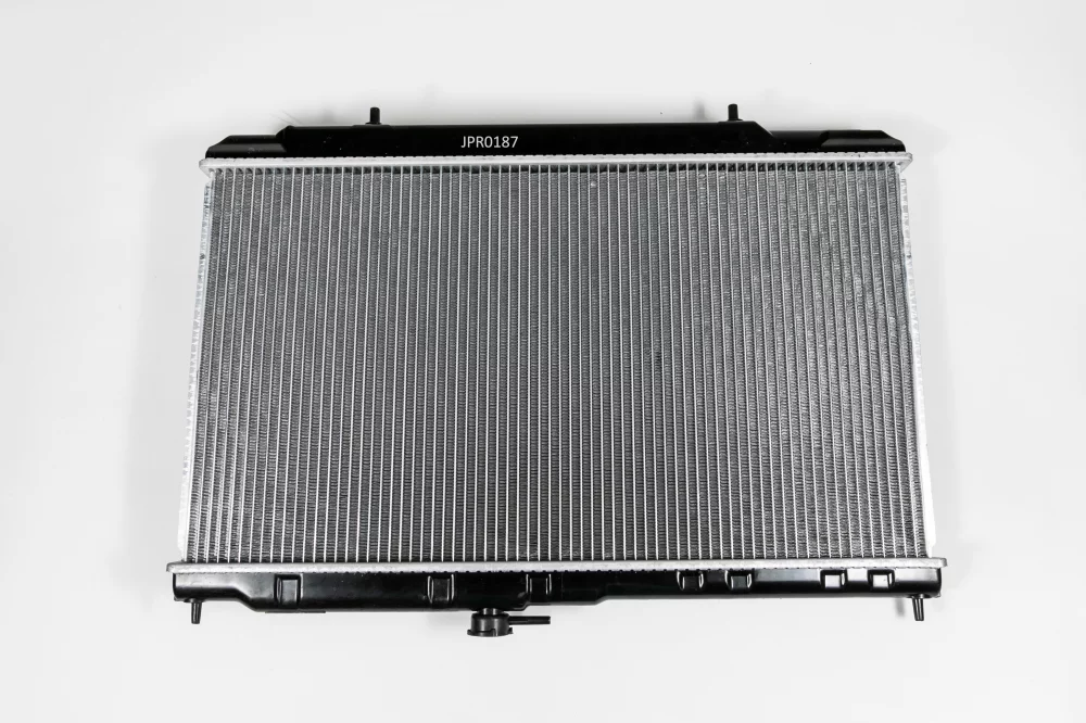 Радиатор двигателя AT (Способ сборки сот - Паяный) - Артикул JPR0187 - Производитель Just Drive - Фото, Отзывы, Цены 